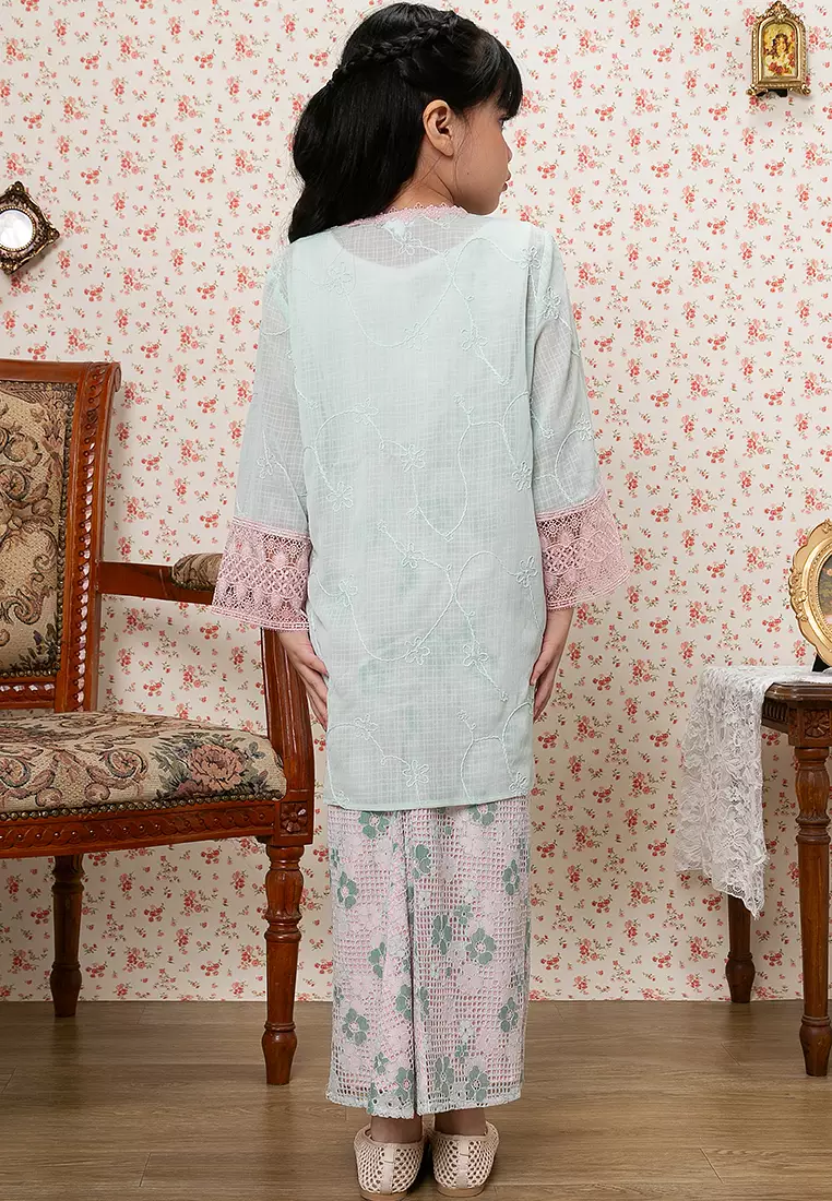 AYANA EMBROIDERED KEBAYA SET