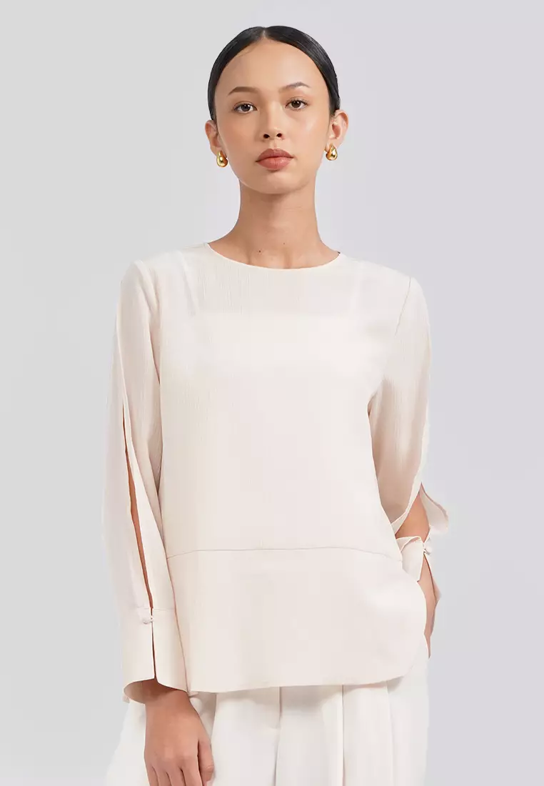 Round Neck Open Sleeve Blouse