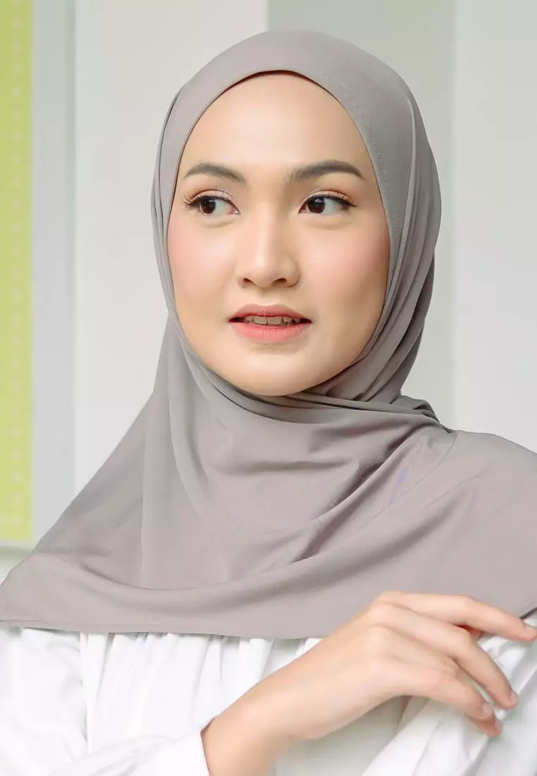 Qiya Instan Square (Hijab Sport Instan Segiempat Jersey) Grey Cream