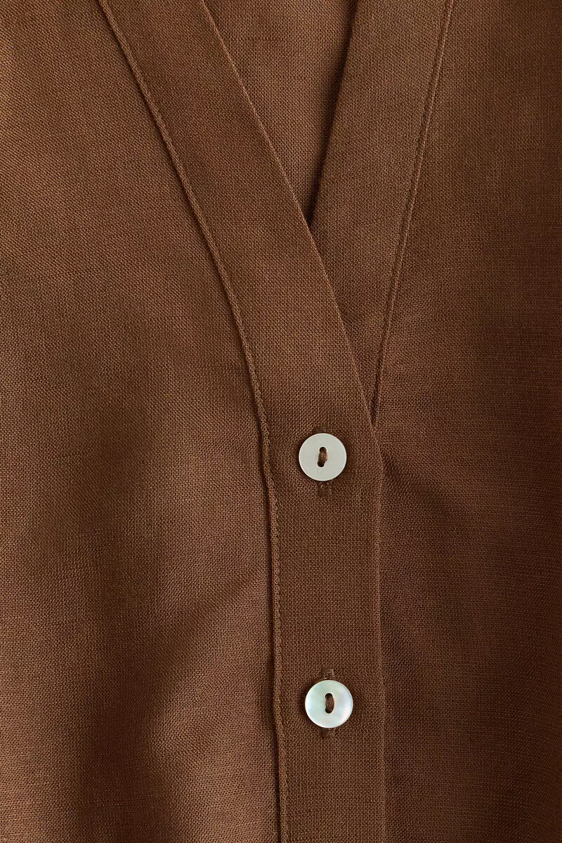 Sleeveless linen-blend shirt