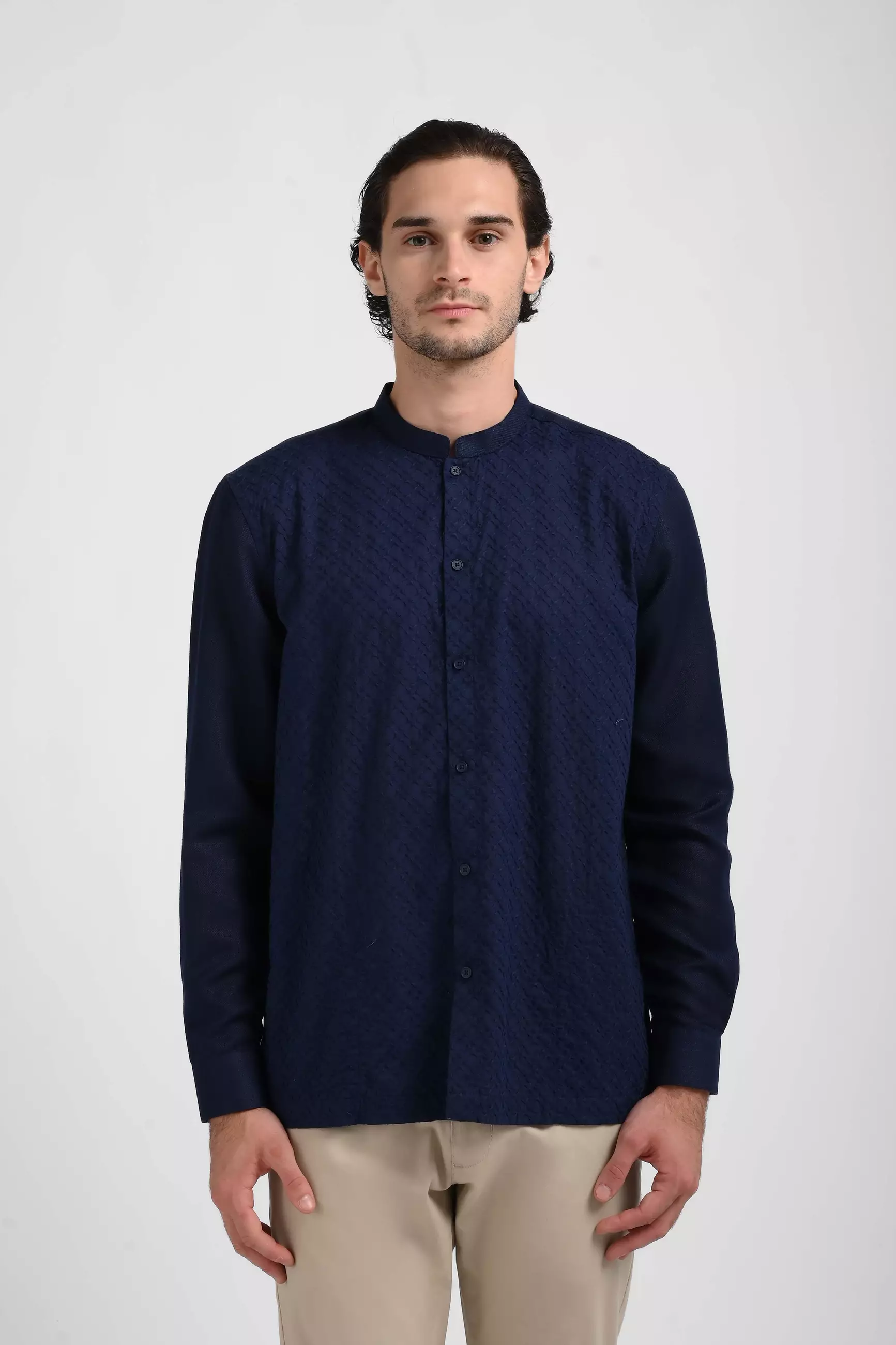 MANZONE Kemeja Koko Lengan Panjang Pria ROSHAN - NAVY Warna NAVY