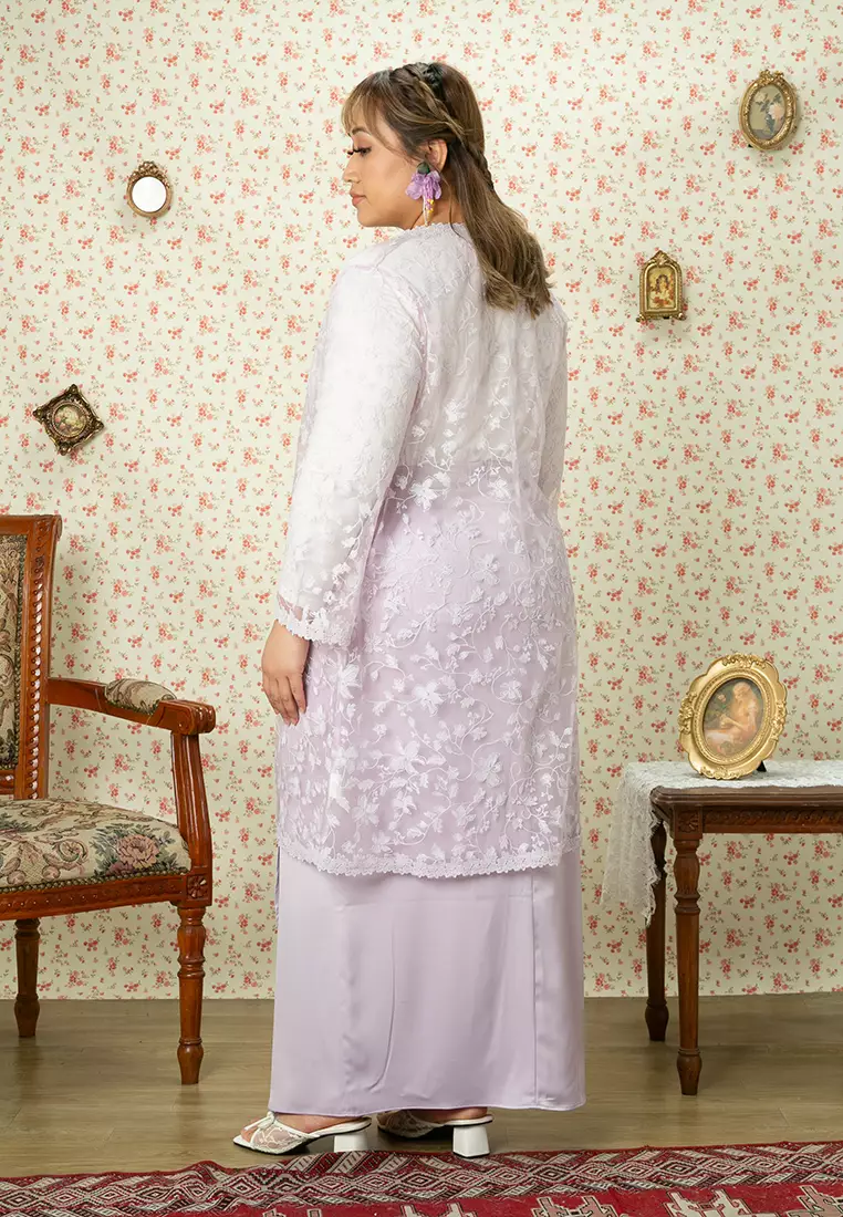 ENDAH PLUS SIZE LONG LACE KEBAYA SET