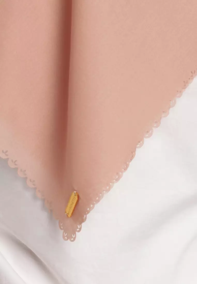 Mayonette Amaya Hijab - Kerudung Segi Empat Kekinian Trend 2021 - Peach
