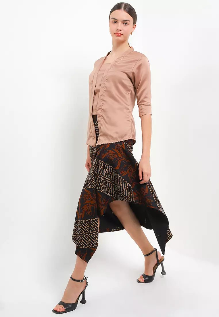 Kebaya Kutu Baru 3/4-Length Sleeve