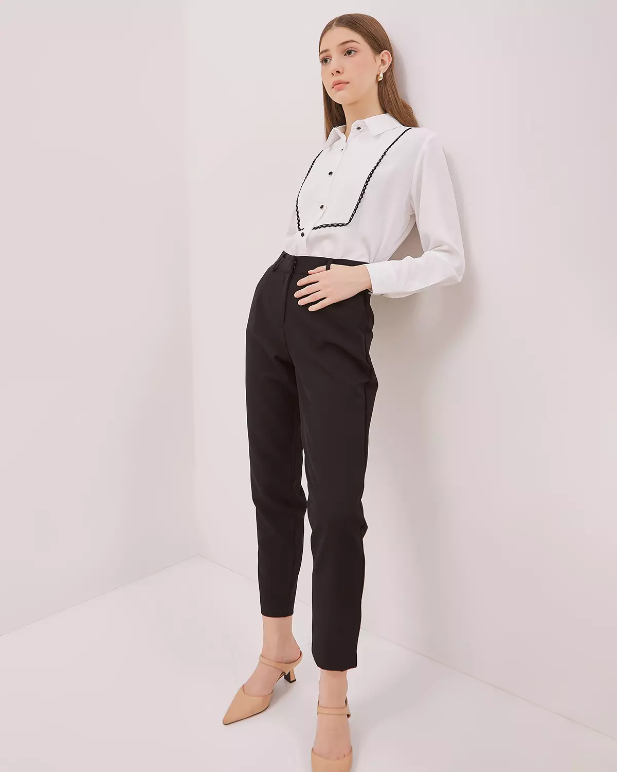 WOMEN'S BLACK TAPERED TROUSERS