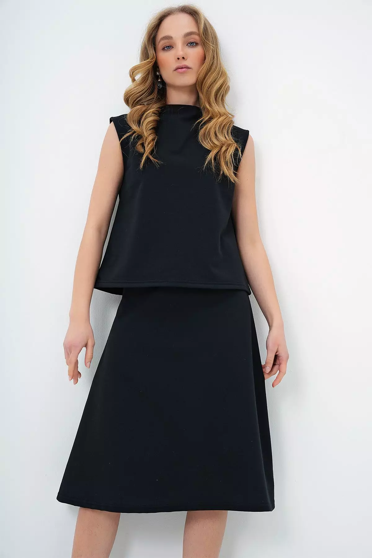 Women's Black Stand Collar Sleeveless Blouse Skirt Set