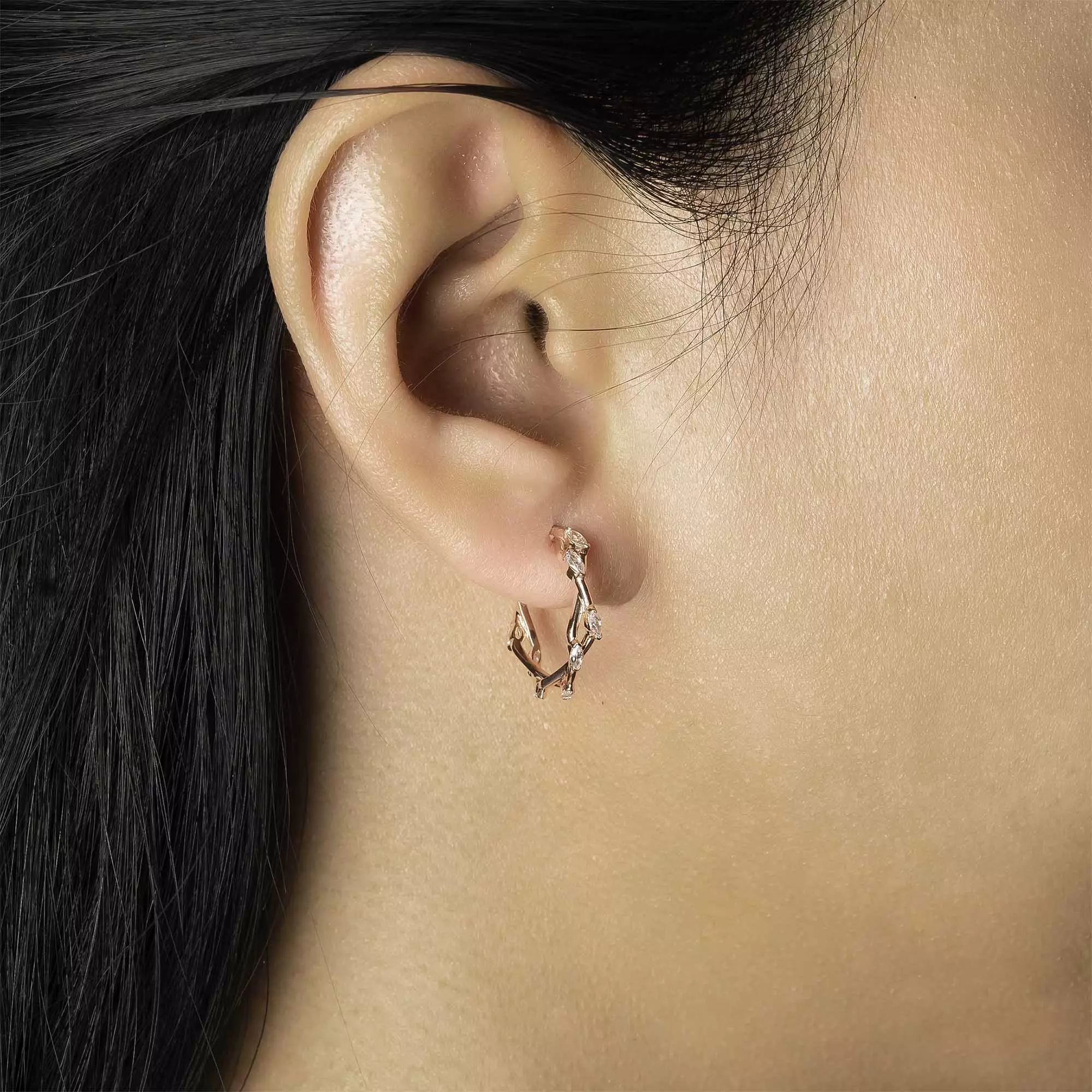 Anting Emas 7k - Wavey  Gold Stud Earring - Juene x Cassandra Lee Enchanted Collection - Juene Jewelry