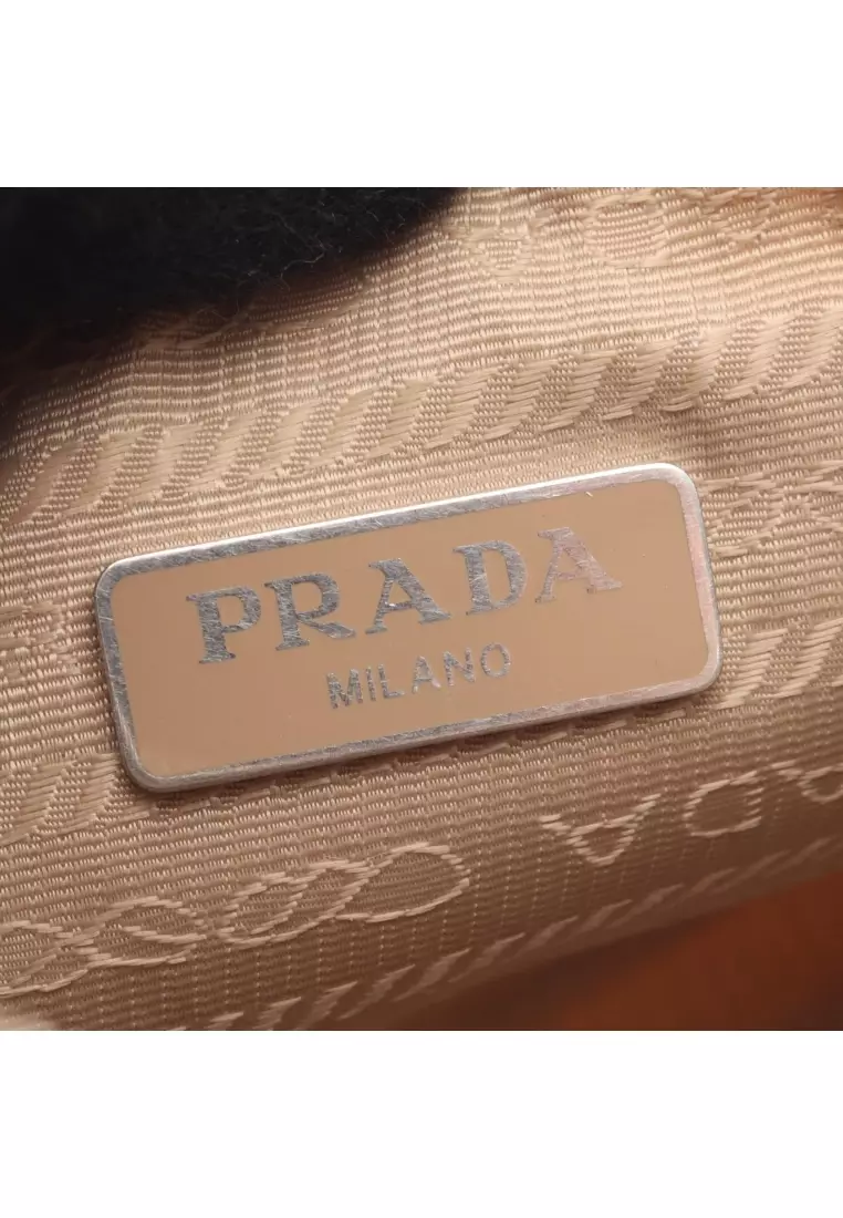 Pre-Loved Prada Re-Edition 2005 chain shoulder bag Nylon leather beige