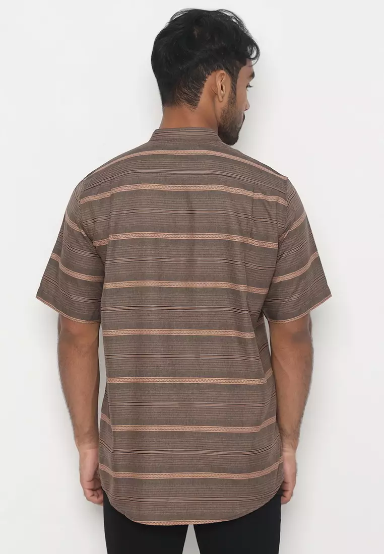 POLICE Kemeja Koko Salur Krah Shanghai Coklat Tua Regular Fit Pria