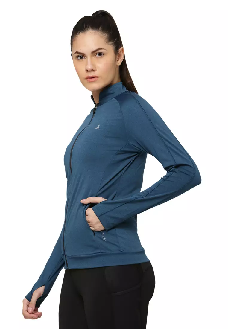 Jaket Olahraga Biru dengan Bukaan Jempol