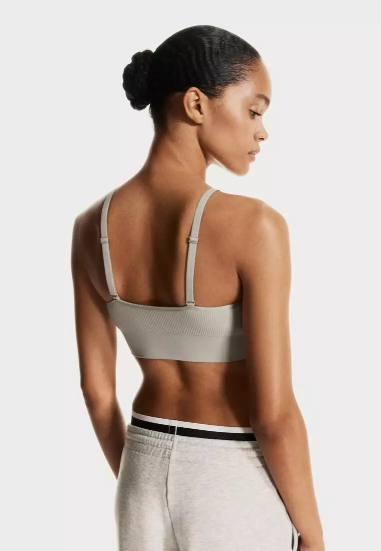 Seamless Medium Support Sports bra with DryMove™