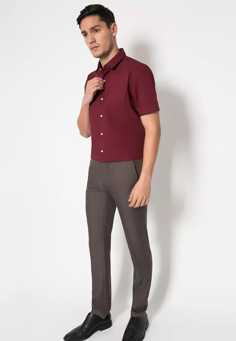 Johnwin - Slim Fit - Kemeja Casual Lengan Pendek Motif Polos - Maroon