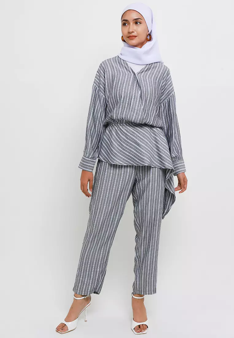 MFMW Utari Blouse Salur Hitam