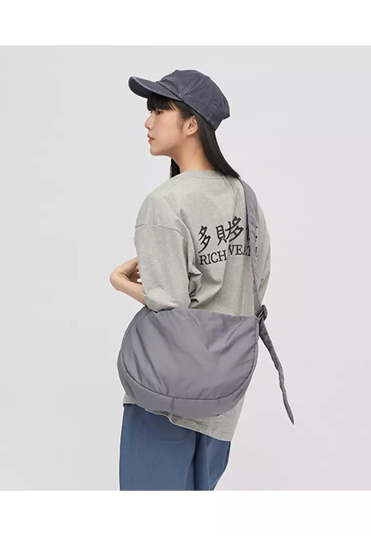 Plain-me  灰色闊帶雲朵半月包(中)