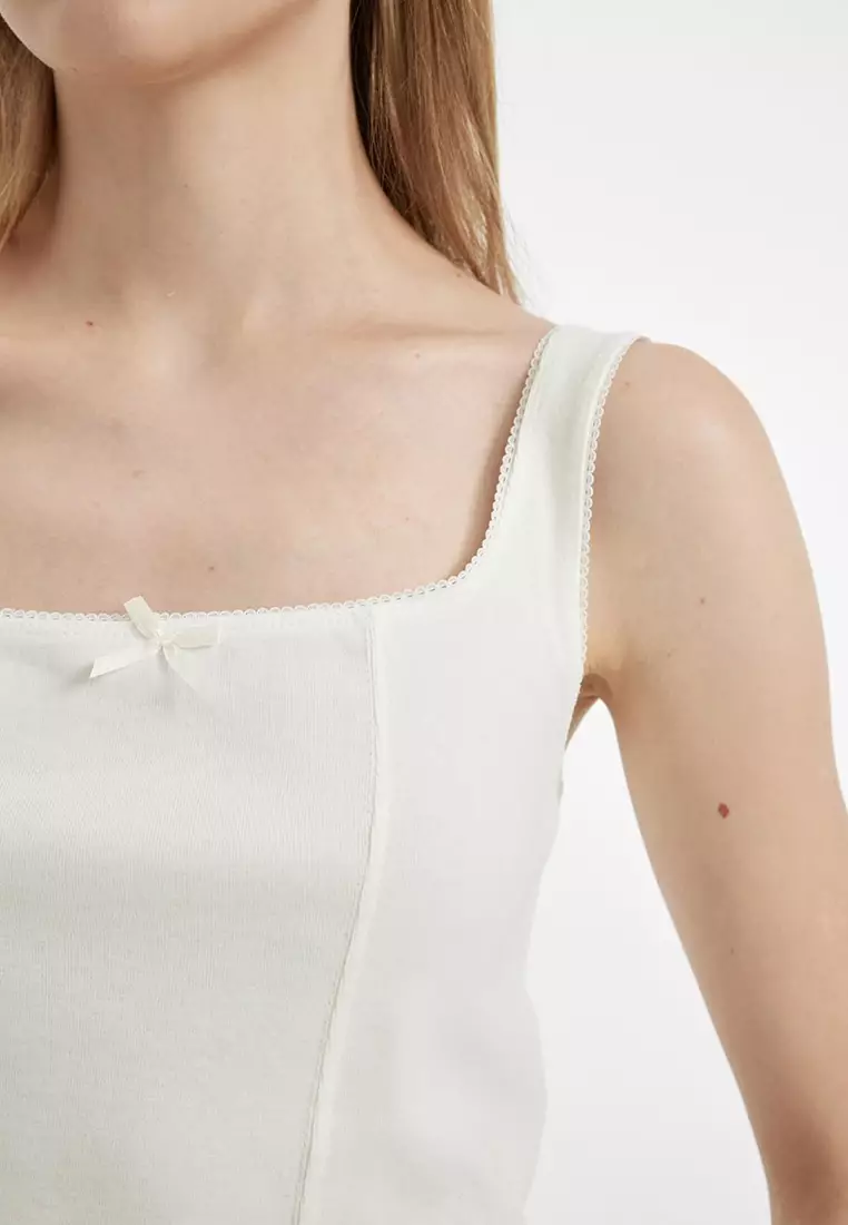 綴有束腰細節的涼感修身上衣