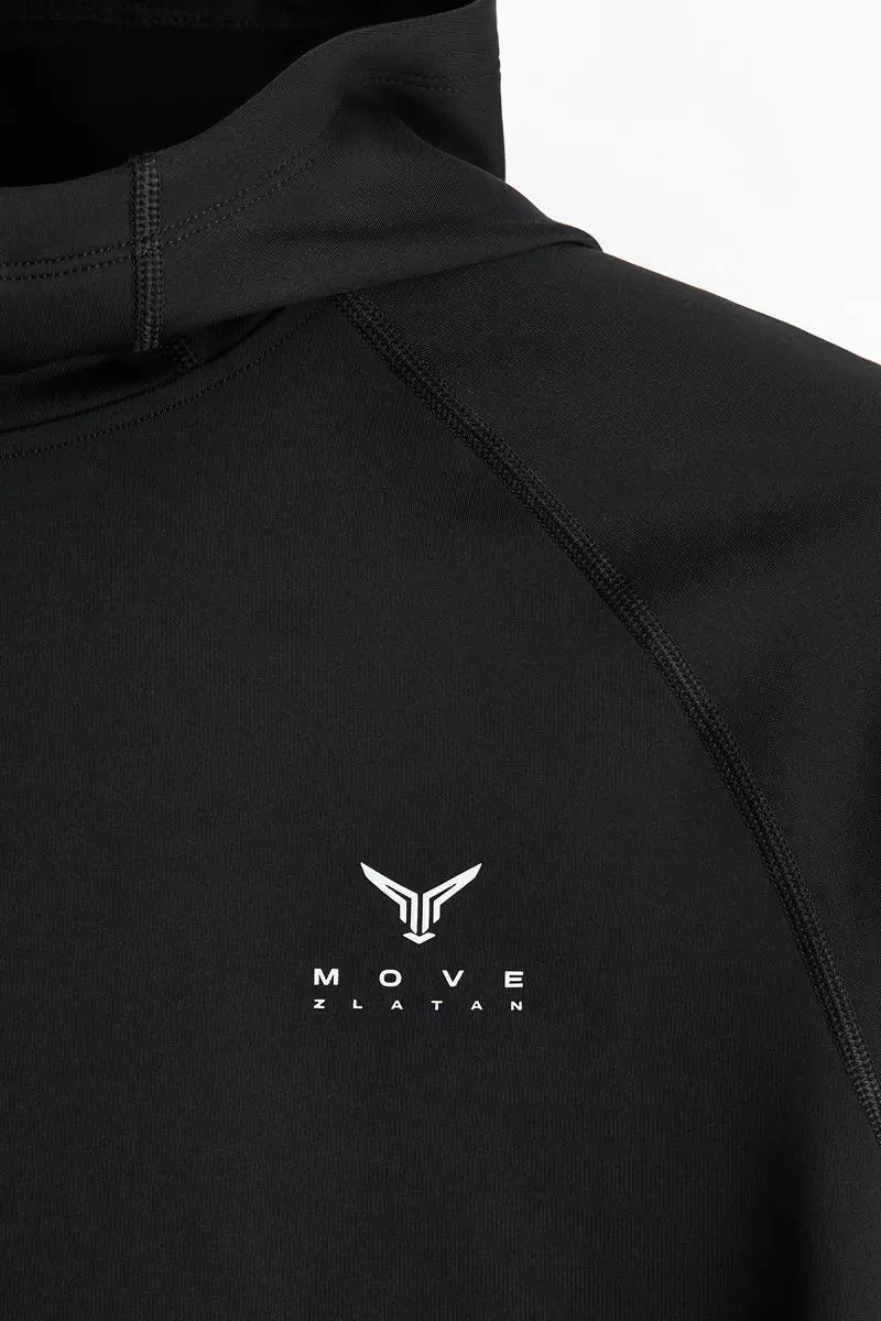 Warming sports hoodie with ThermoMove™