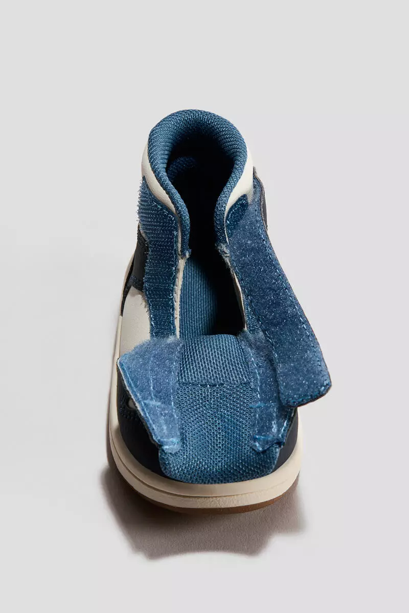 Open-front trainers