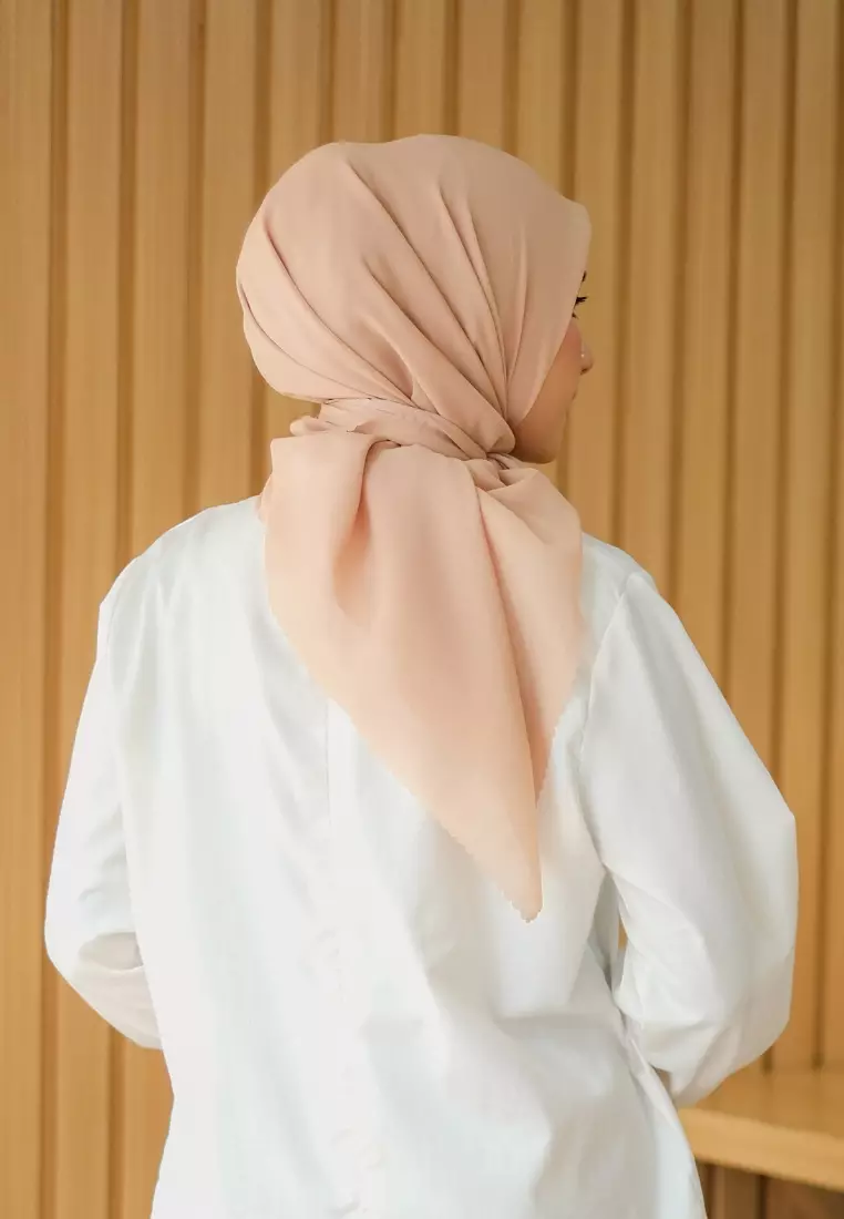 Hijab Segi 4 Bella Basic Lasercut Tan