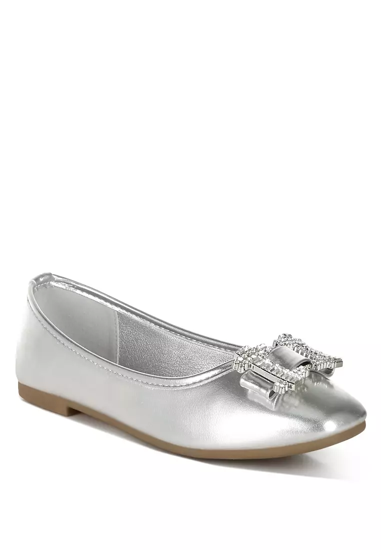 Balerina Metalik Gesper Berlian Imitasi dalam Warna Perak