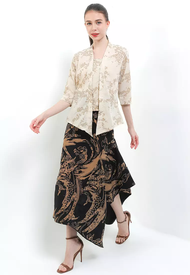 Kebaya Kutu Baru 3/4-length Sleeves