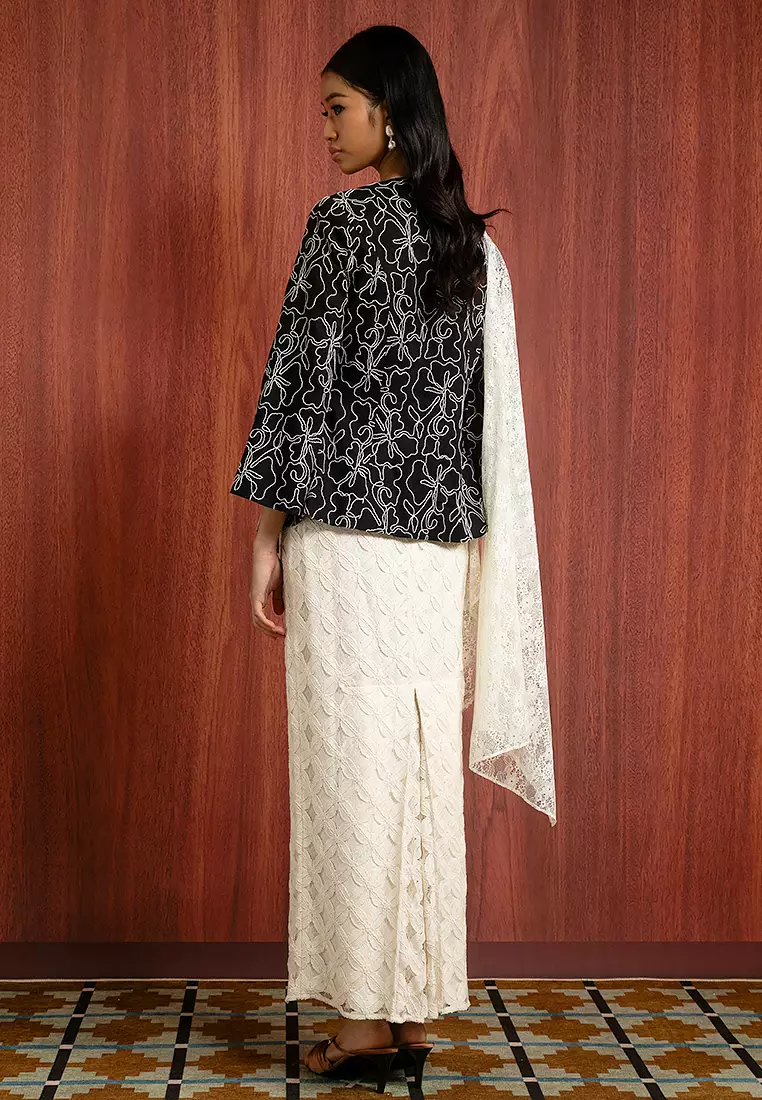 HANI EMBROIDERY KEBAYA SET WITH SHAWL