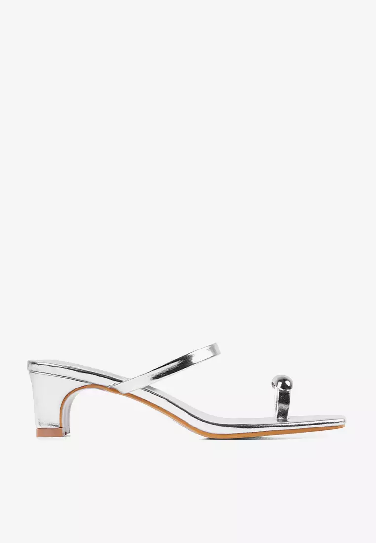 Astra Strap Low Heeled Sandals Metallic Toe-Ring Silver