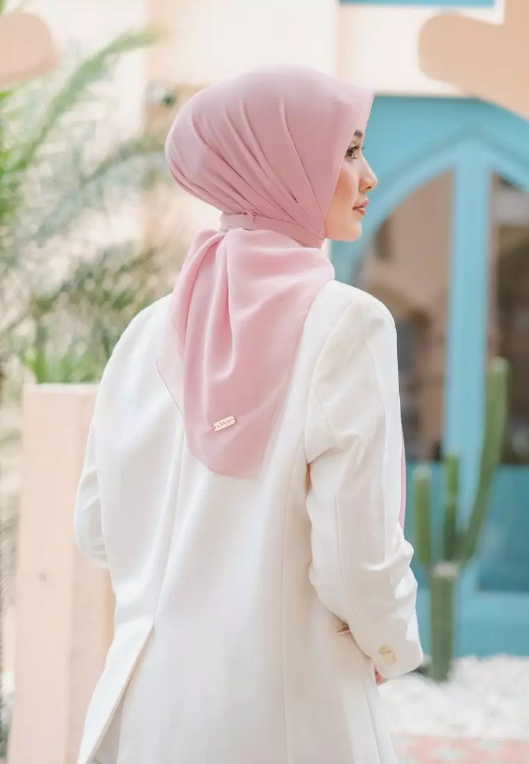 Hijab Segi Empat Voal Anabela Eyelash Dusty Pink