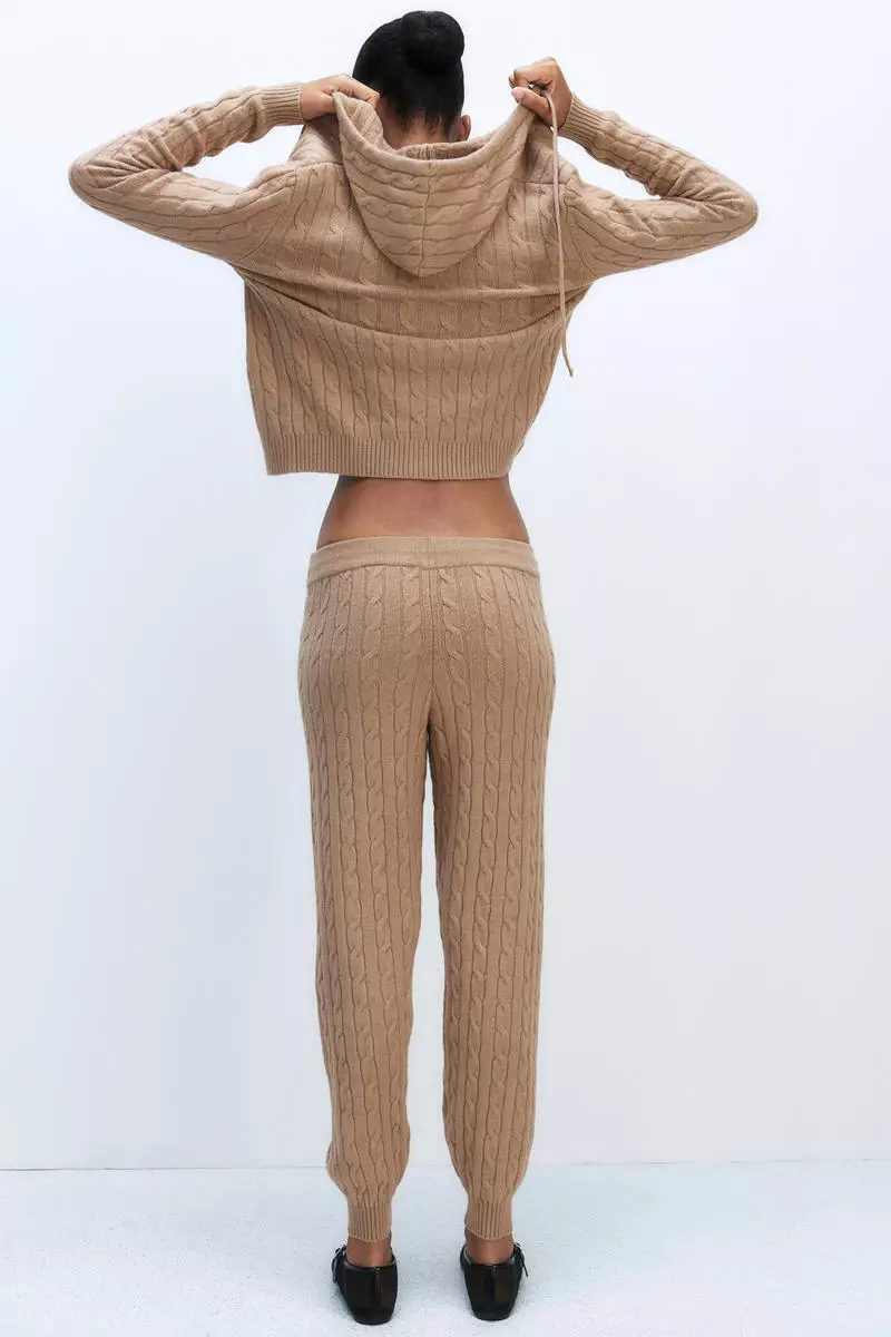 Cable-knit joggers