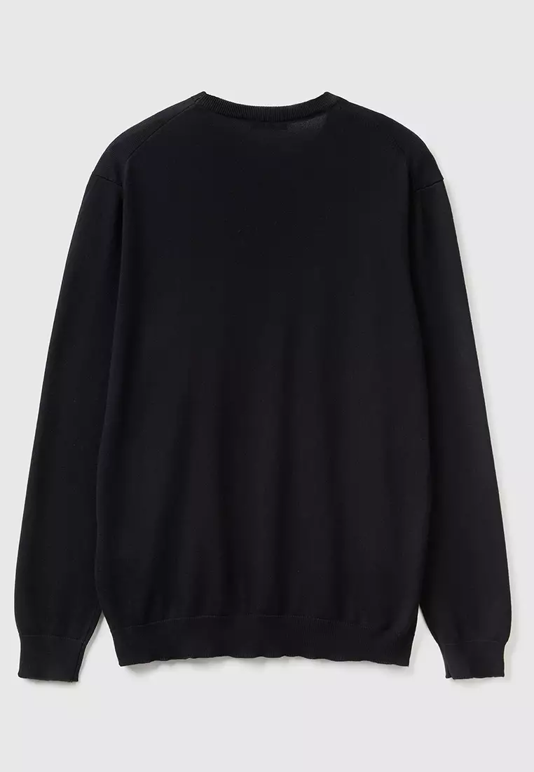 All black top crew neck sweater