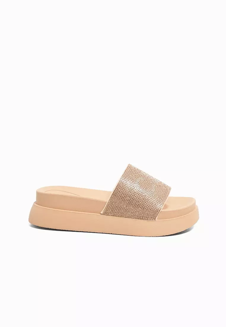 Discount on CLN  shoes - SKU: Leyah Wedge Slides