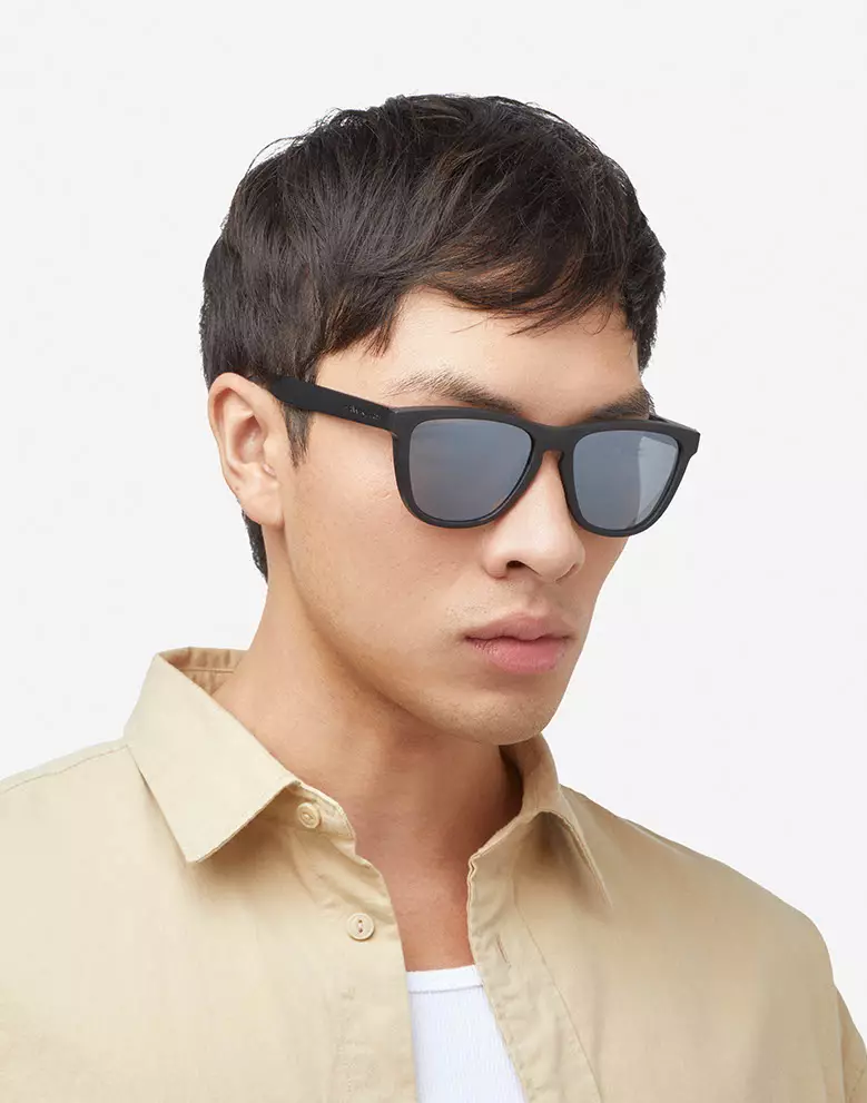 HAWKERS POLARIZED Black Chrome ONE RAW. Sunglasses for Men and Women, Unisex. UV400 protection. Official product designed and made in Spain. HONR21BSTP