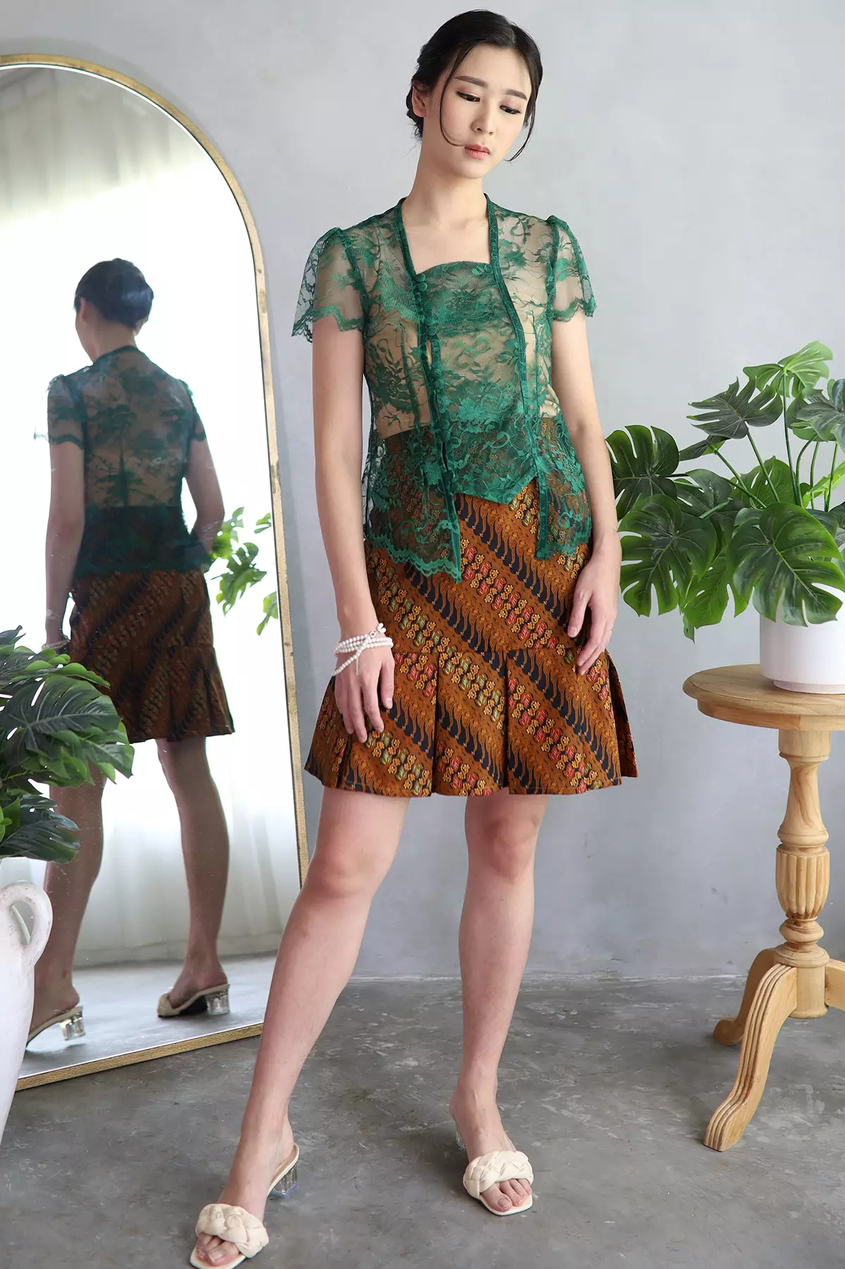 Sinok Hijau Daun Brukat Kebaya