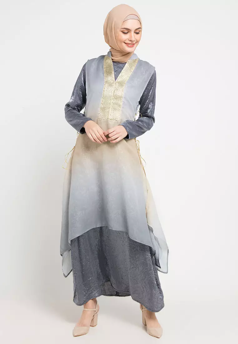 Elakshi Maxi Dress With Shaded Vest In Grey Glitter