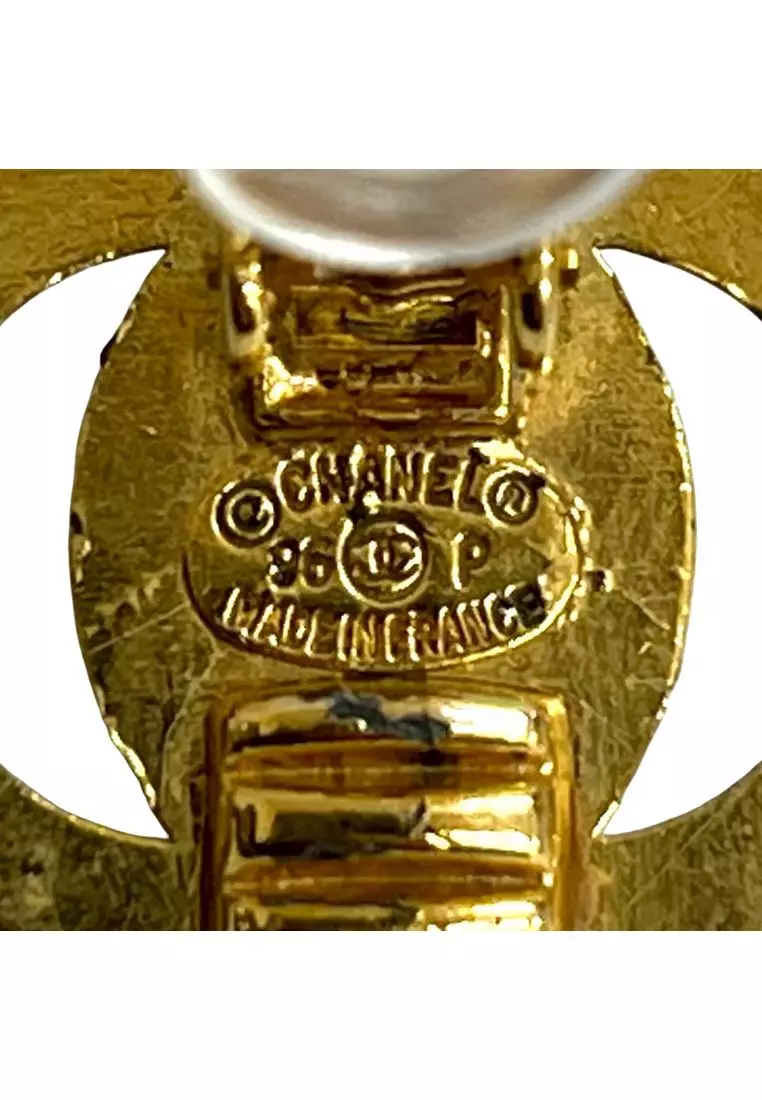 Pre-Loved Chanel Cc Gold Plated Turn Lock Clip On Earrings