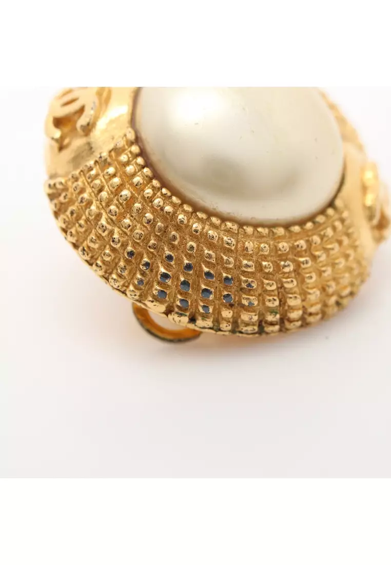 CHANEL-CoCo-Mark-Drop-Earrings-Imitation-Pearl-Champagne-Gold-A19P –  dct-ep_vintage luxury Store