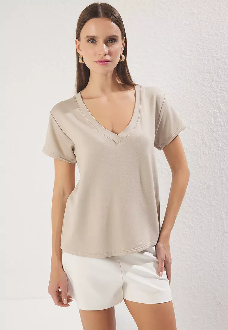 Beige V Neck Regular Pattern Knitted T-Shirt TWOSS25TS00196