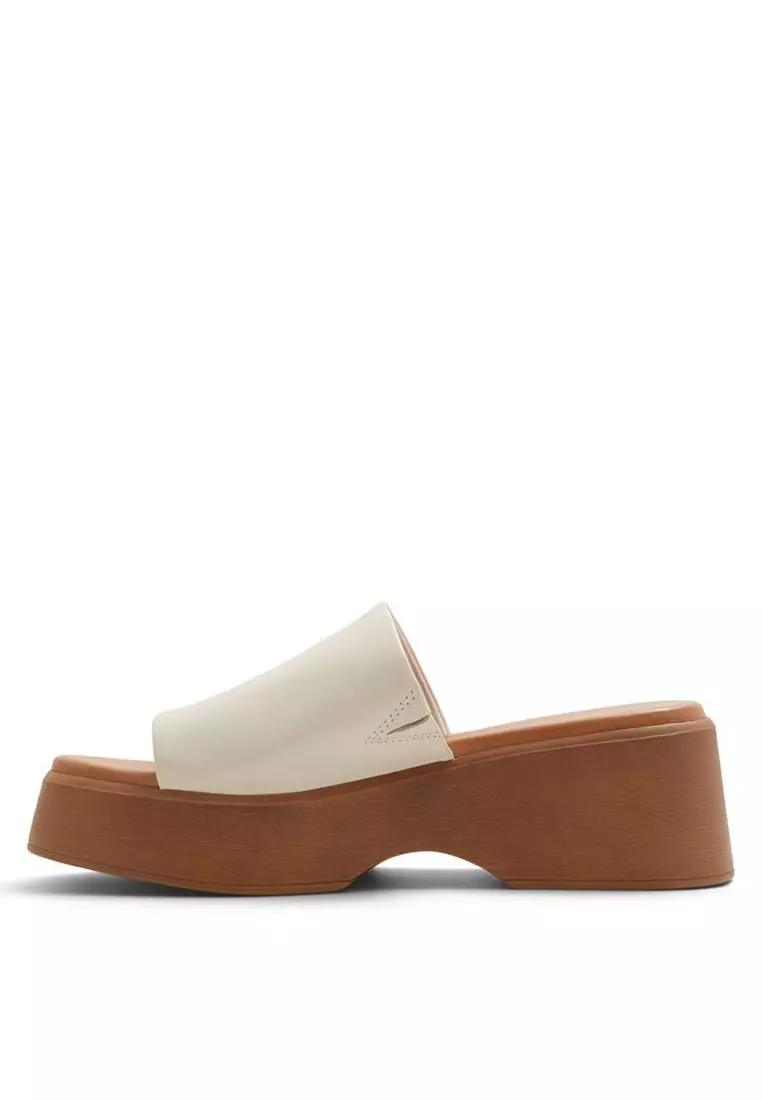 Yassu Wedge Sandals