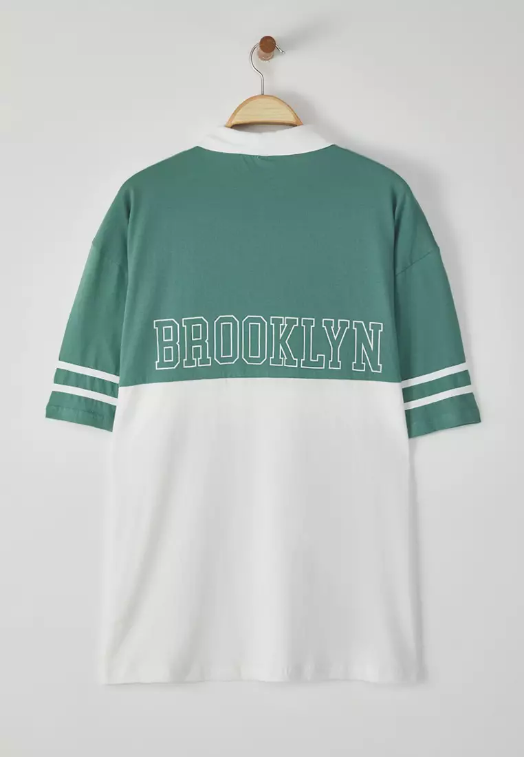 Green Oversize/Wide Cut Color Block Brooklyn Printed Polo Neck T-shirt TMNSS25PO00029