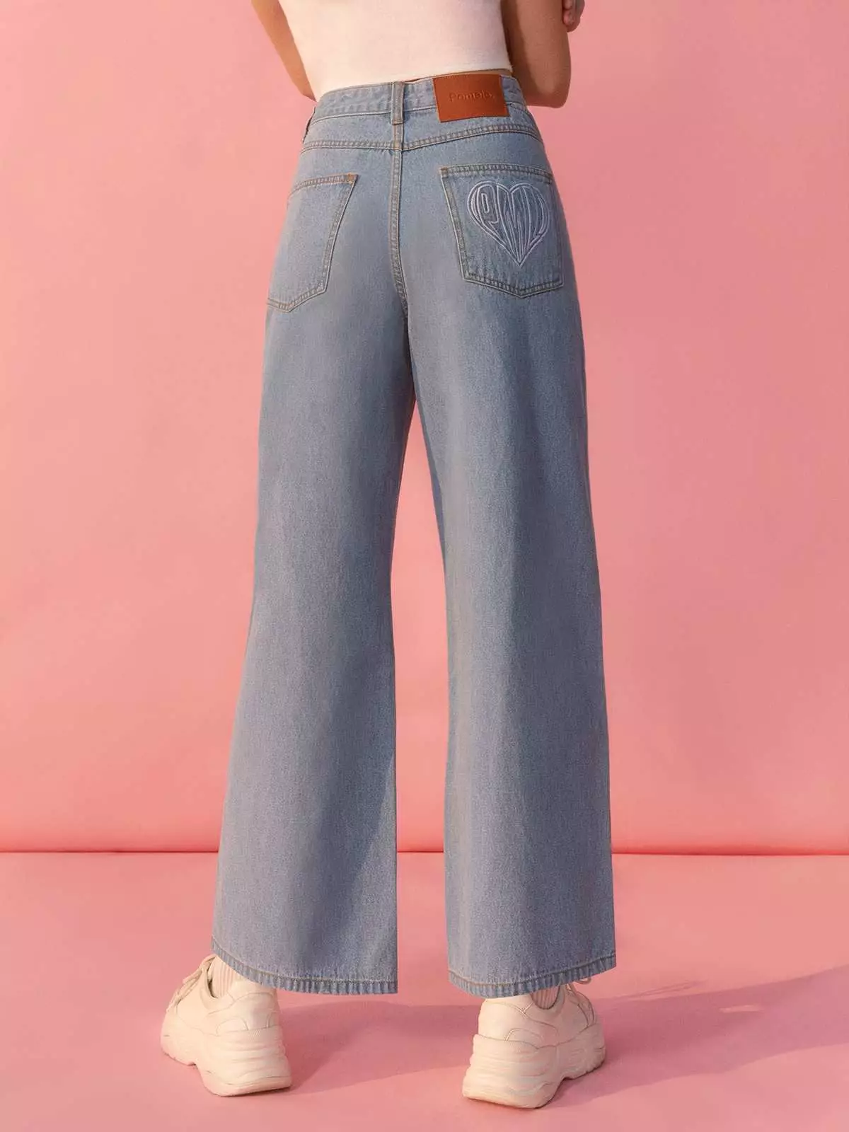 Pomelo - Celana Wanita - Light Washed Wide Leg Jeans with Cut-Out Detail - Blue