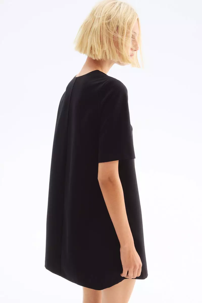 Short-sleeved dress