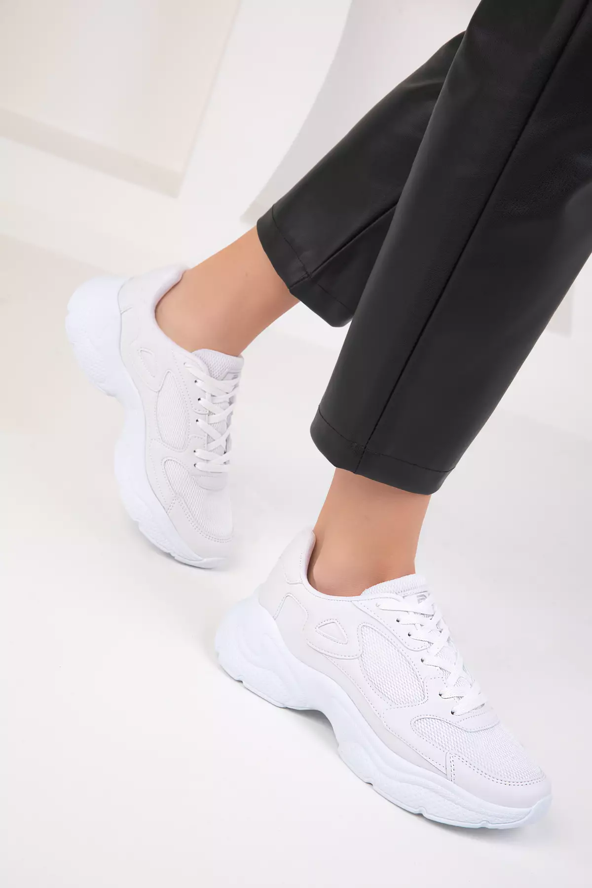 Women's White Sneakers 18147