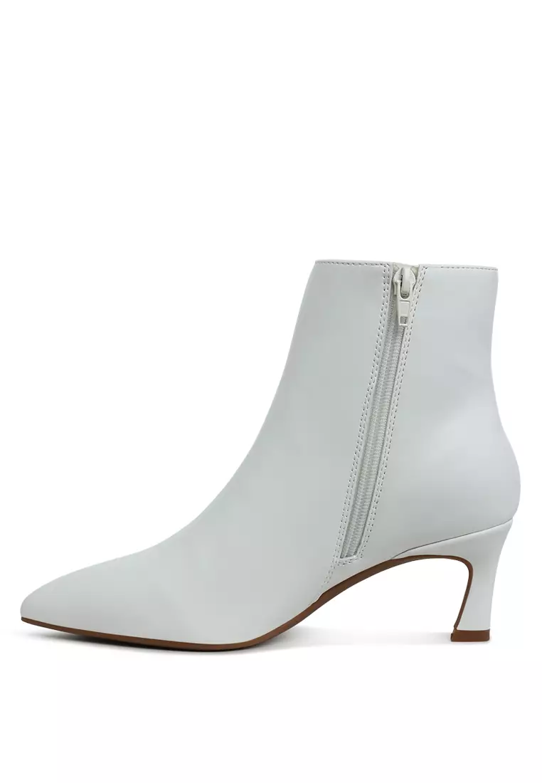 Sepatu bot kulit imitasi warna putih