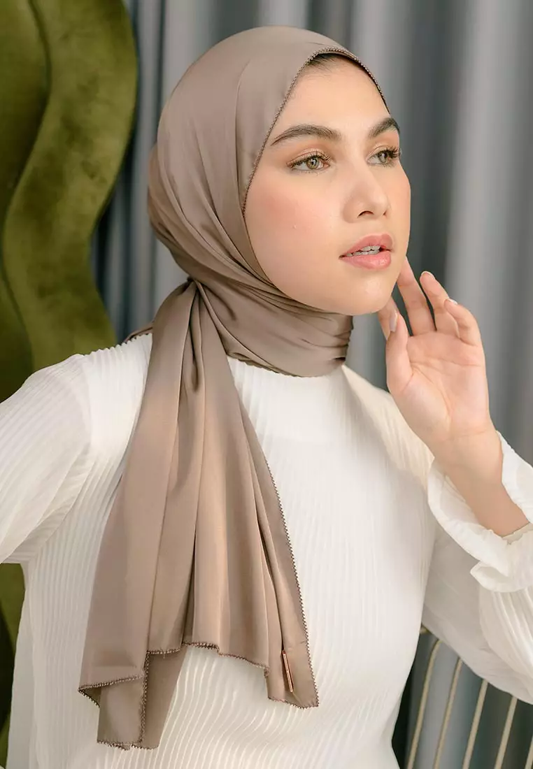 Medina Eyelash Shawl Brown Sugar