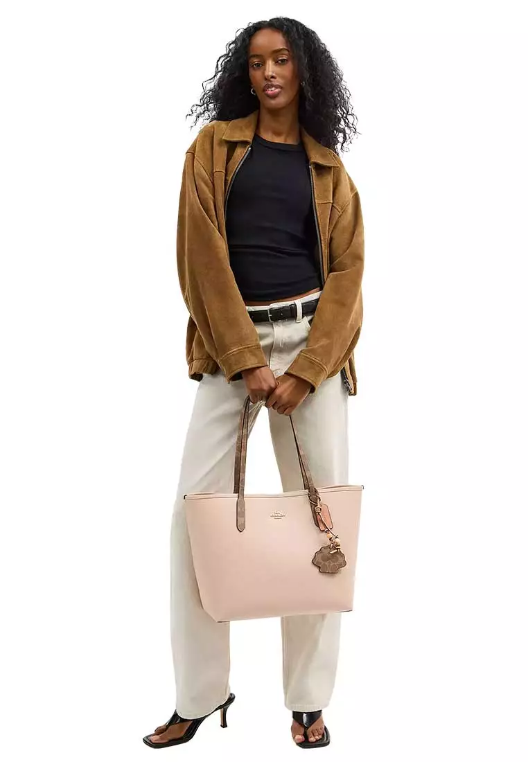 City Tote Bag With Shell Charm Cream/Tan CBH78