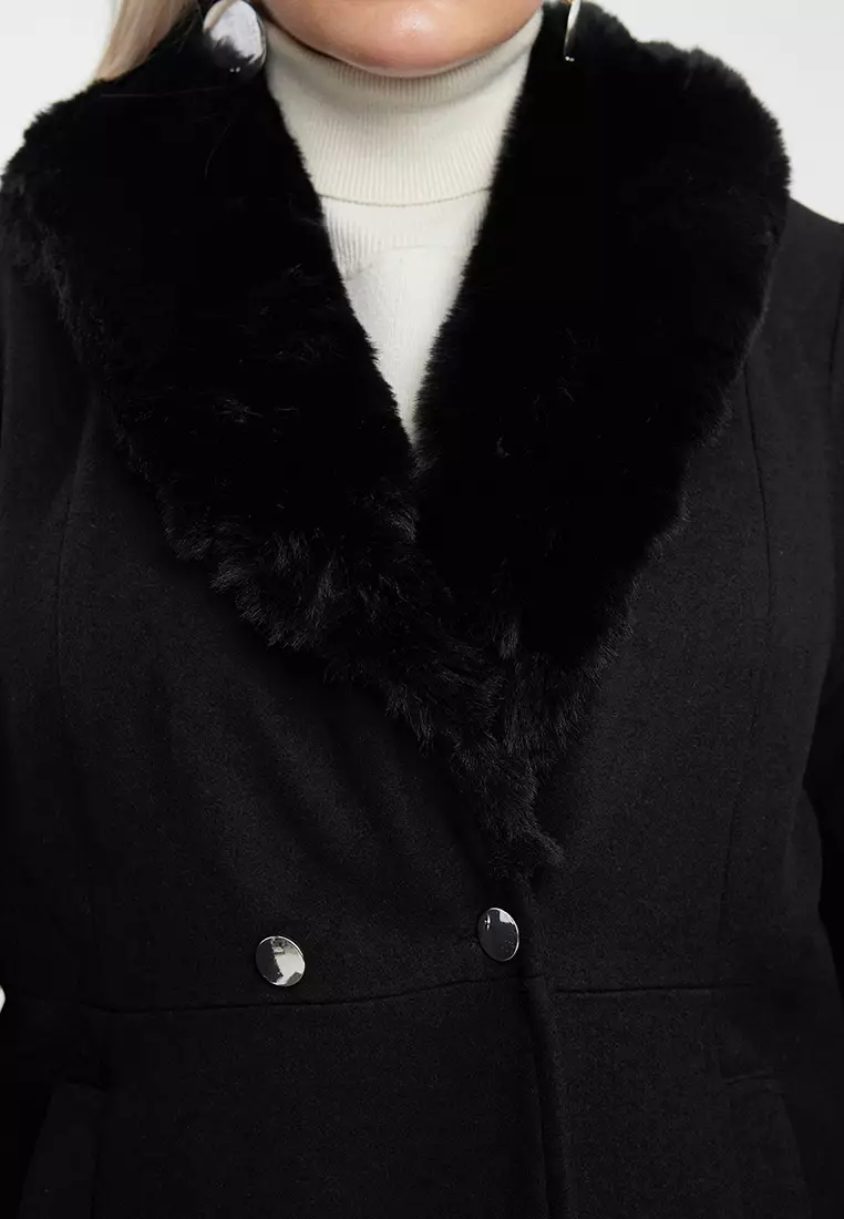 Black Regular Fit Fur Detailed Collar And Sleeve Wool Blend Cashmere Coat Tbbaw25Dd00009