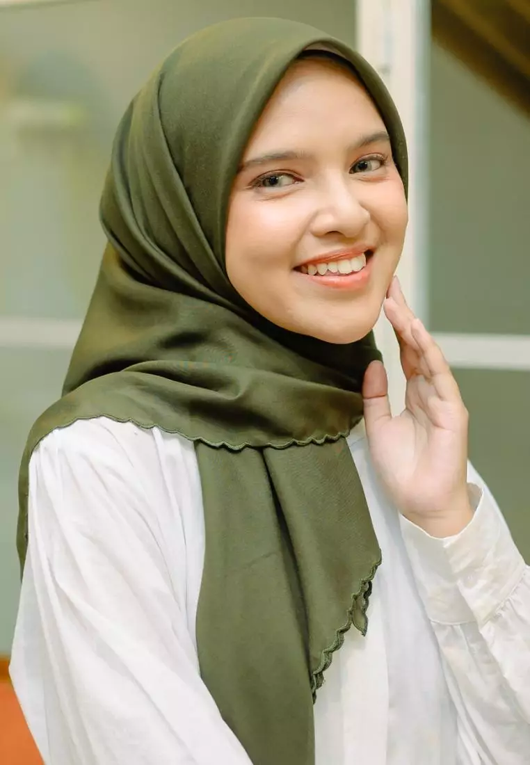 Anna Classic Square (Hijab Voal Bordir Segiempat) Dark Olive
