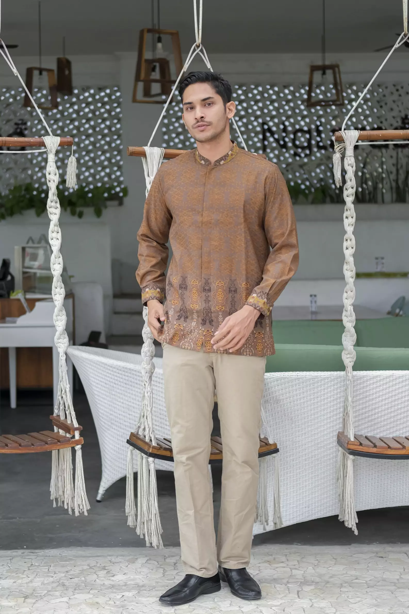 Mahalaya Brown Kemeja Pria  Koko Panjang Regular Fit Furing