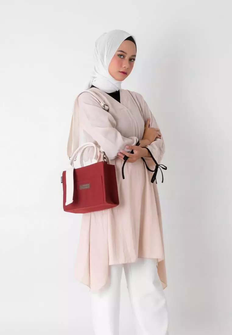 Tas Selempang Sling Bag Wanita Bahan Kanvas Penutup Resleting Rana Series - Maroon