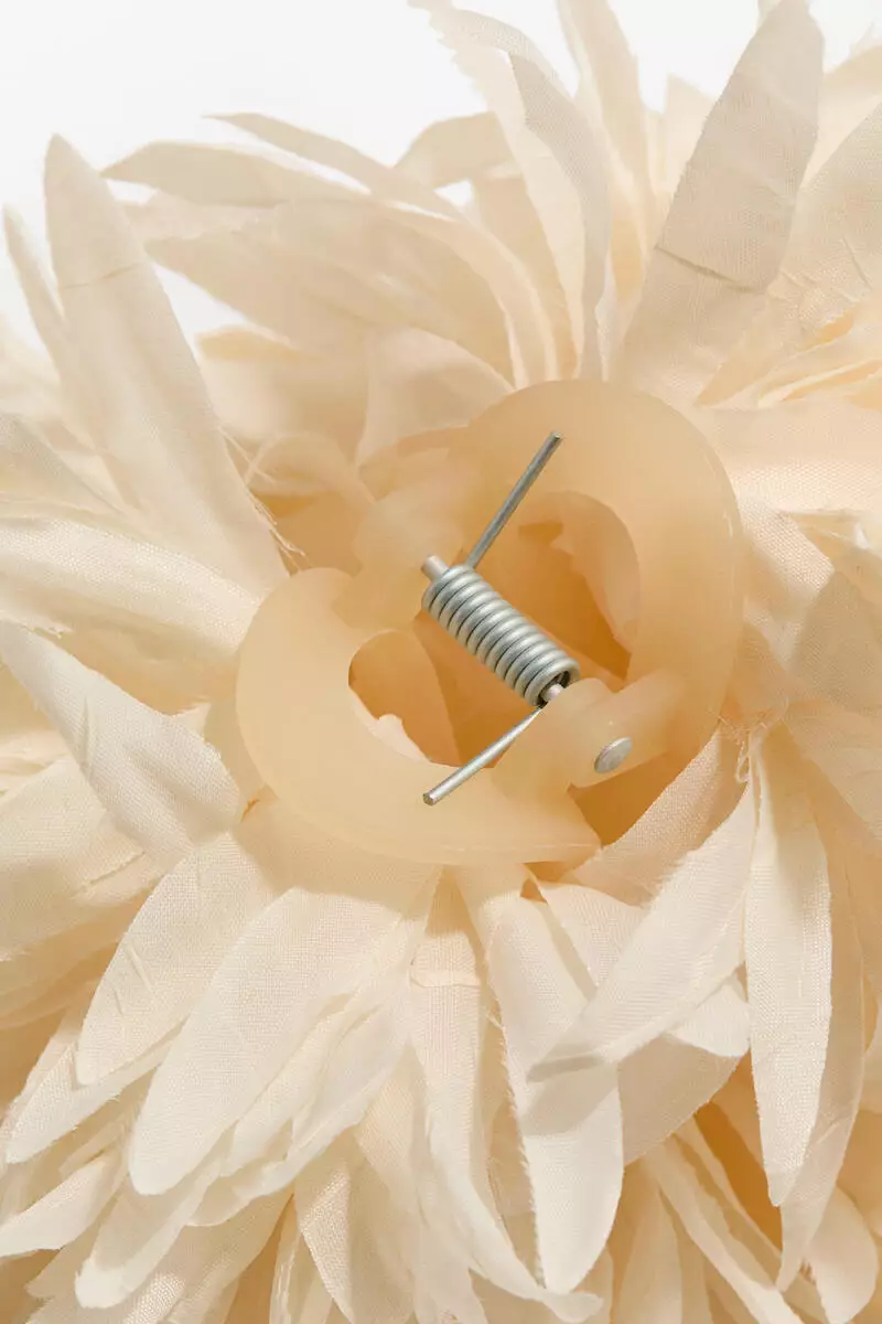 Flower-look hair claw