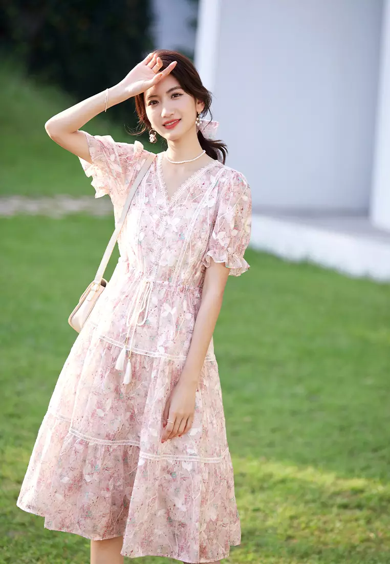 V-Neck FLoral Printed Tiered Dress with Ruffled Sleeve